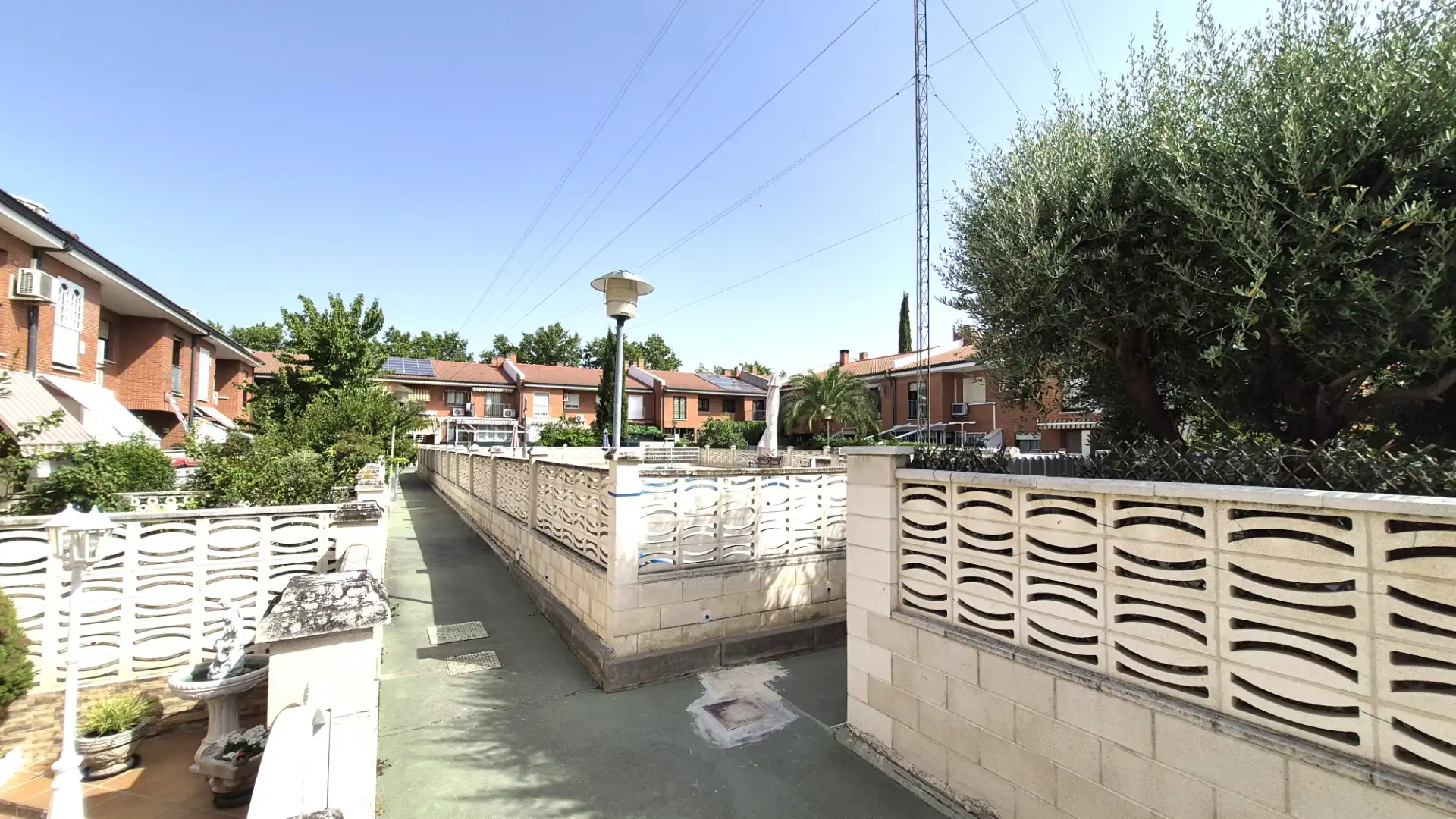 Vista exterior de Casa o xalet en venda en Alcalá de Henares amb Aire condicionat, Calefacció i Parquet