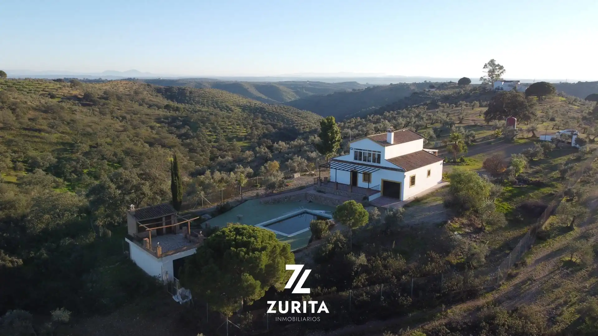Casa rústica con piscina en venta en Zona Pantano Martín Gonzalo, imagen 2