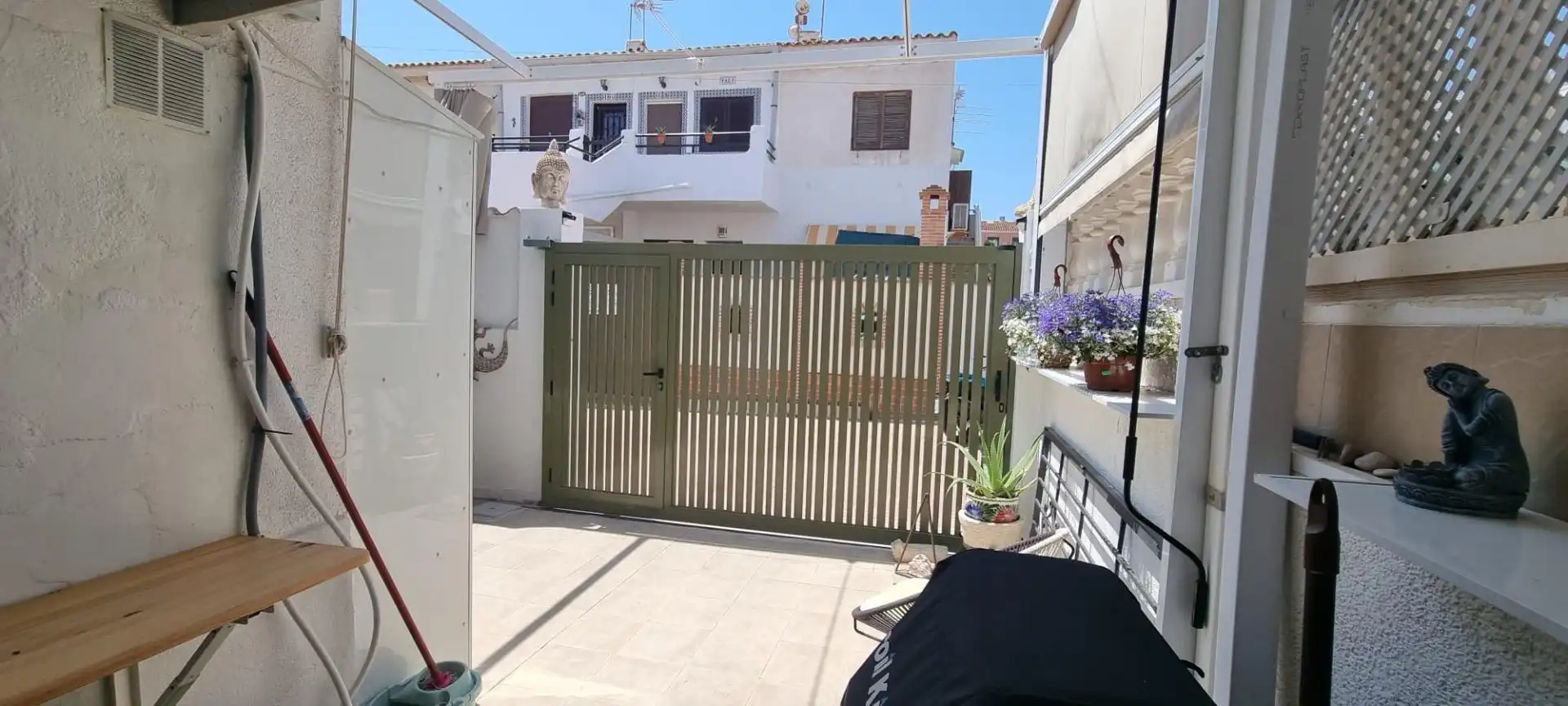 Vista exterior de Dúplex en venda en Torrevieja