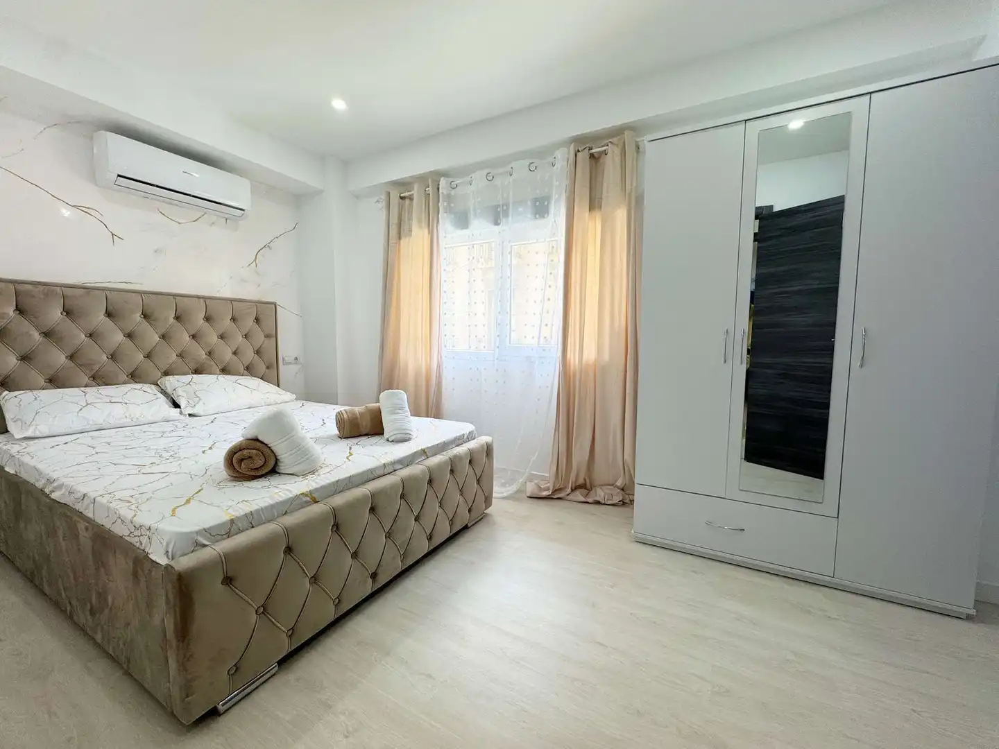 Habitación de Piso en venta en Alicante / Alacant con Aire acondicionado, Terraza y Trastero