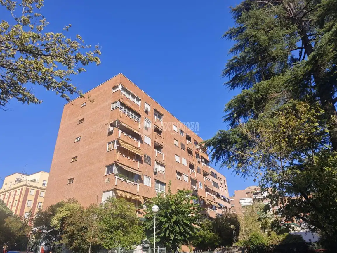 Vista exterior de Pis en venda en Madrid amb Calefacció i Terrassa