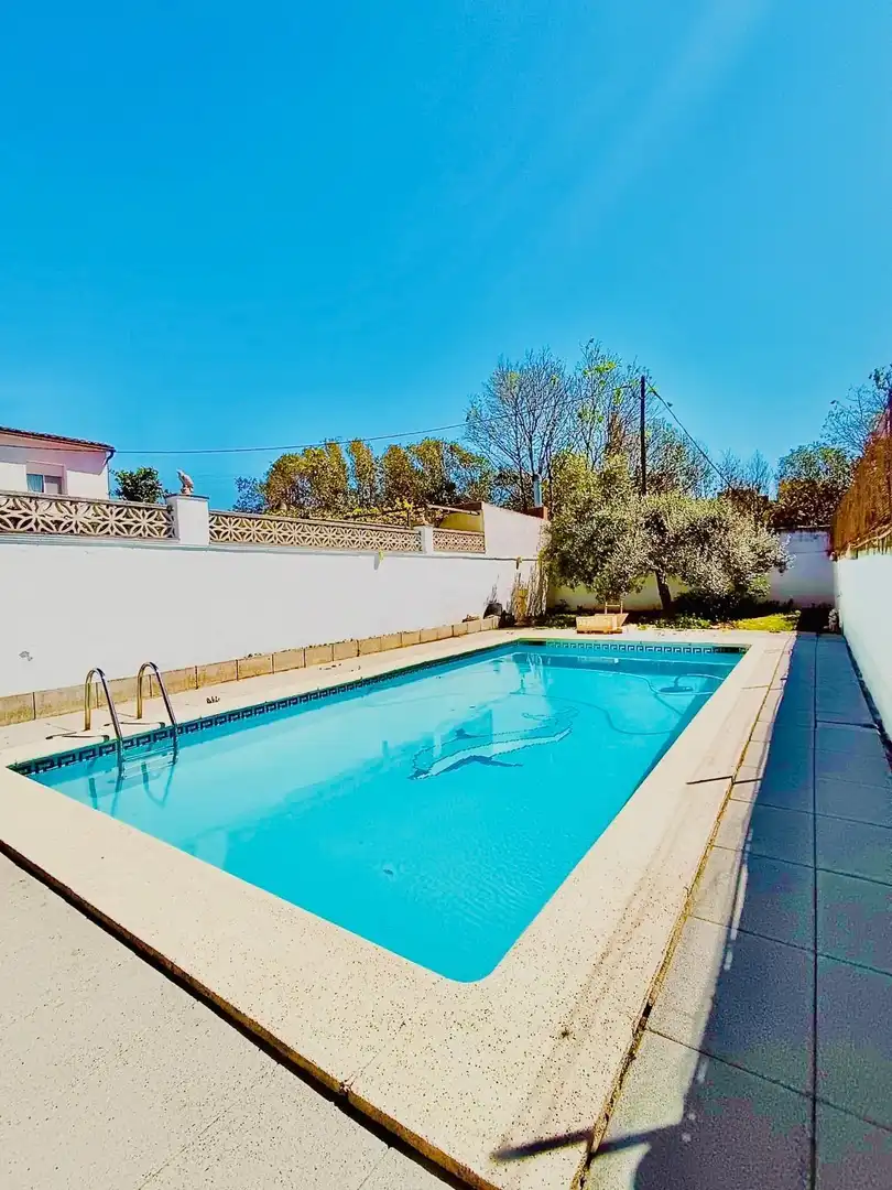 Piscina de Casa adosada en venta en Valls con Aire acondicionado, Calefacción y Jardín privado