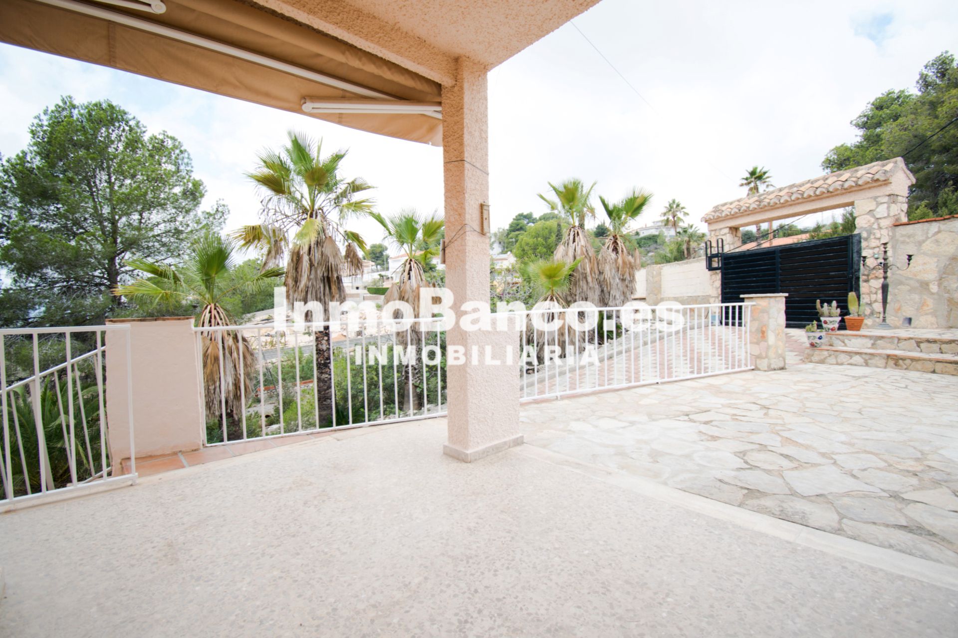 Vista exterior de Casa o xalet en venda en Torrent amb Aire condicionat, Calefacció i Jardí privat