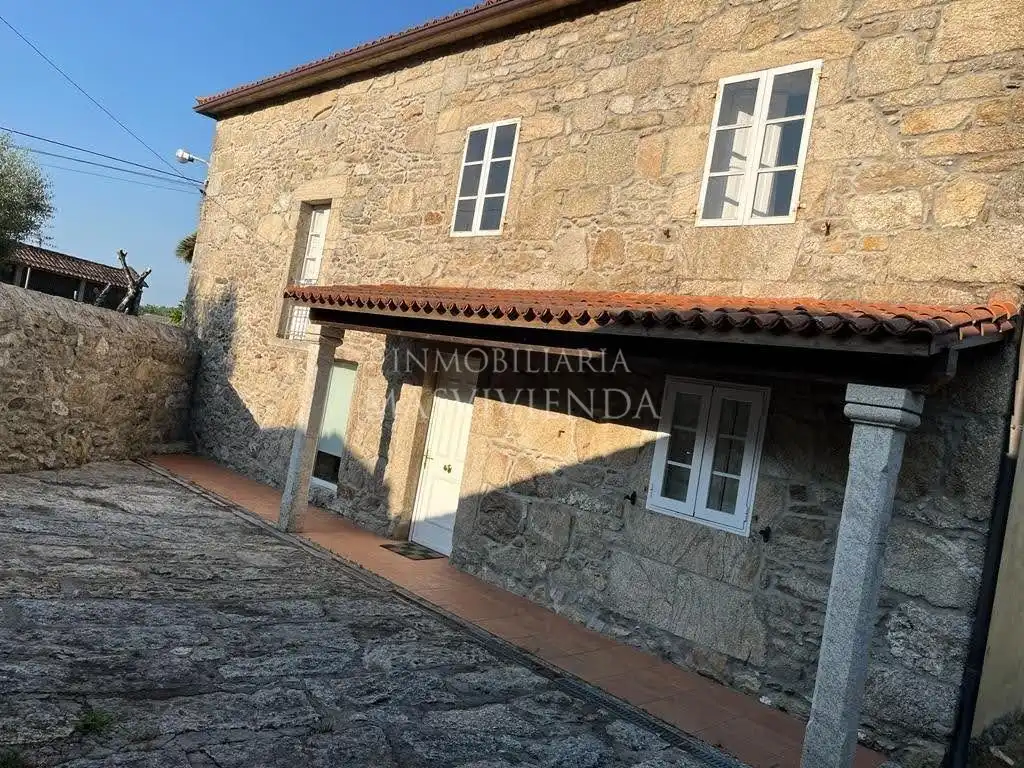 Vista exterior de Casa o xalet en venda en Moraña amb Calefacció i Jardí privat