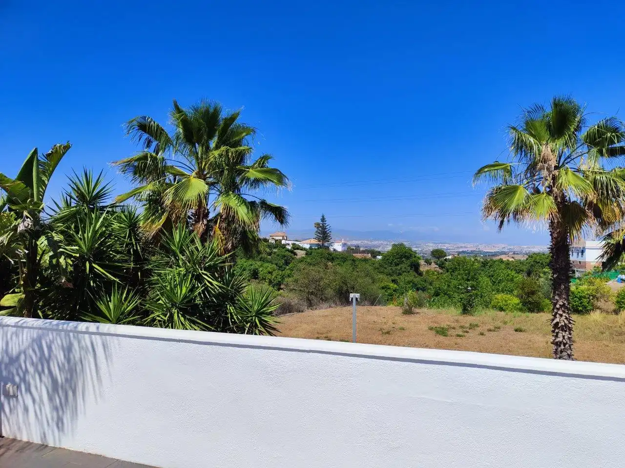 Vista exterior de Casa o chalet en venta en Alhaurín de la Torre con Aire acondicionado, Calefacción y Jardín privado