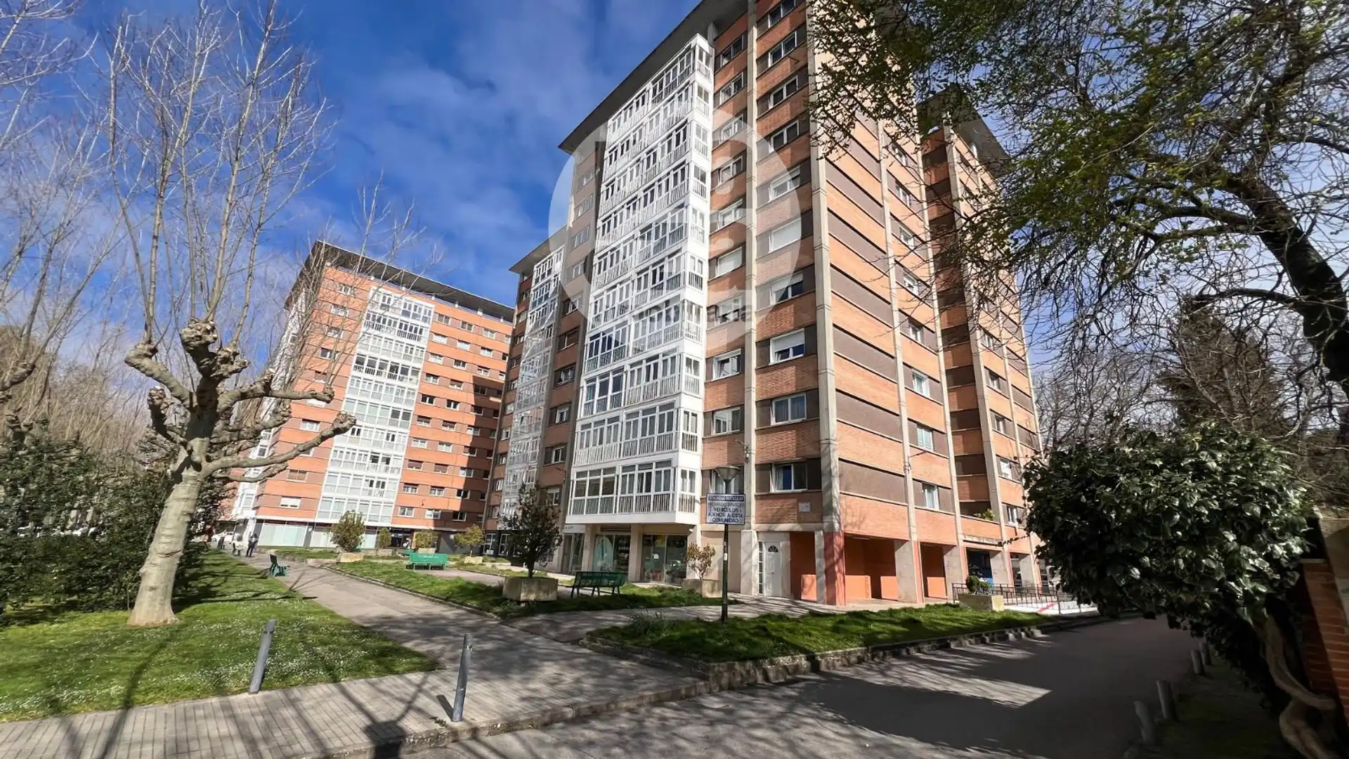 Vista exterior de Piso en venta en Burgos Capital con Calefacción
