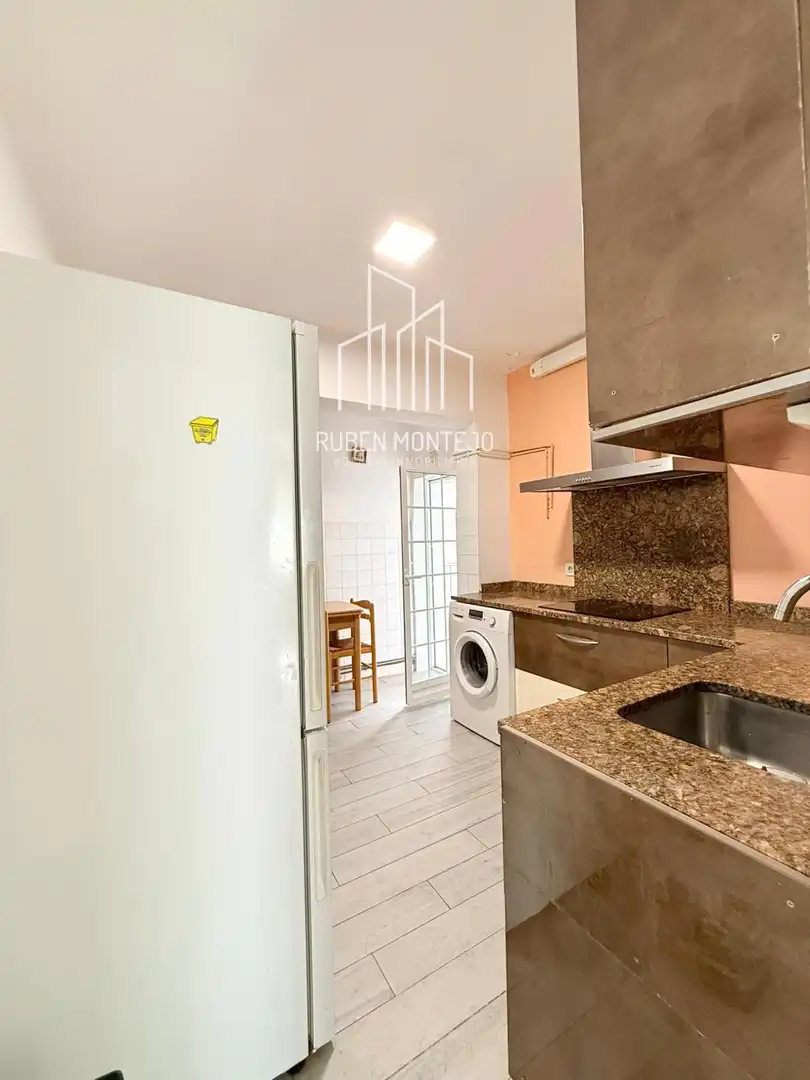 Kitchen of Flat for rent in Salamanca  with Heating, Terrace and Furnished