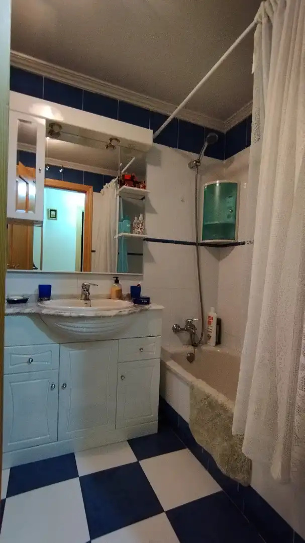 Bathroom of Flat for sale in Medina del Campo  with Heating, Parquet flooring and Storage room