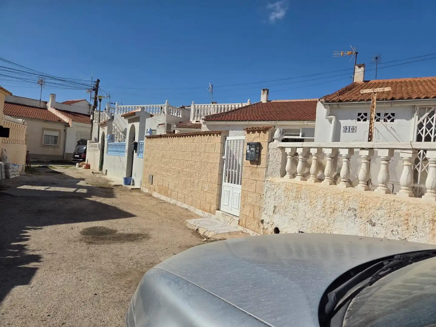 Vista exterior de Casa o xalet en venda en Torrevieja amb Jardí privat i Terrassa