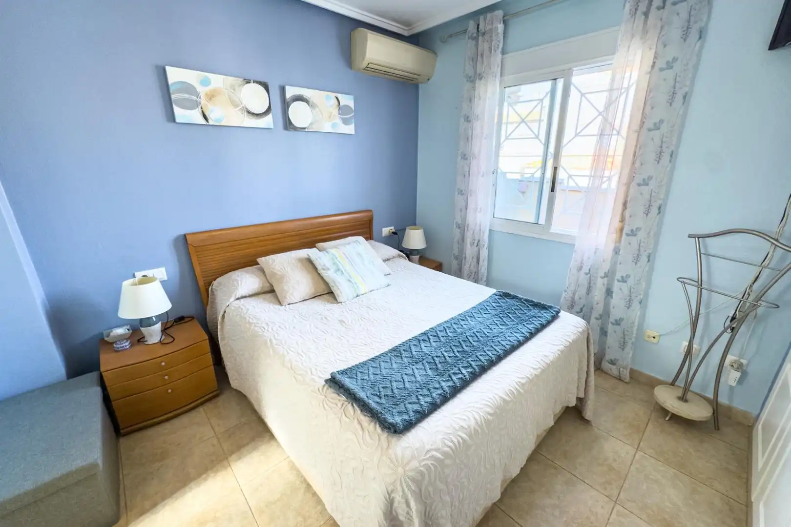 Dormitori de Casa adosada en venda en Torrevieja amb Aire condicionat, Jardí privat i Terrassa