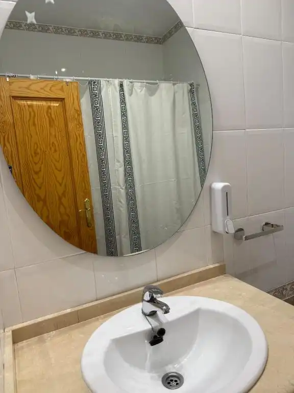 Baño de Piso para compartir en Córdoba con Aire acondicionado, Calefacción y Amueblado