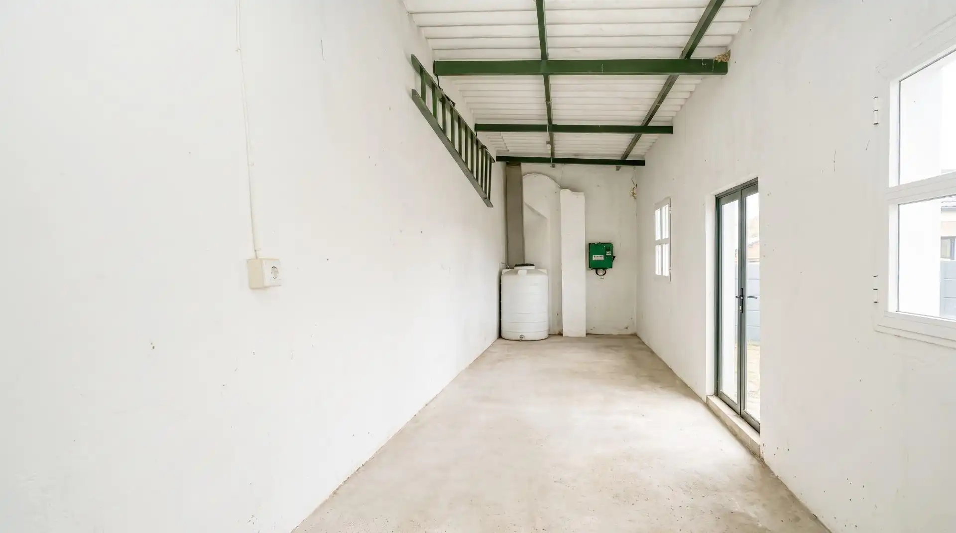 Casa adosada en venta en Sanlúcar la Mayor con Aire acondicionado, Calefacción y Terraza