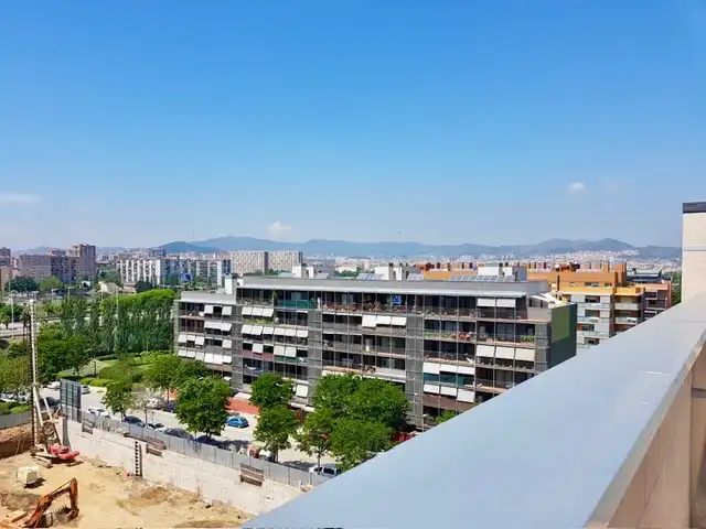 Vista exterior de Àtic de lloguer en Sant Adrià de Besòs amb Aire condicionat, Calefacció i Parquet