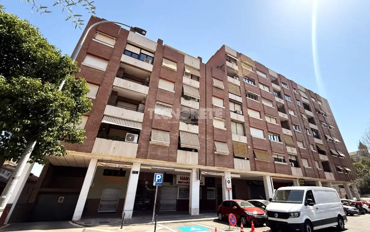 Vista exterior de Piso en venta en Guadalajara con Calefacción, Parquet y Terraza