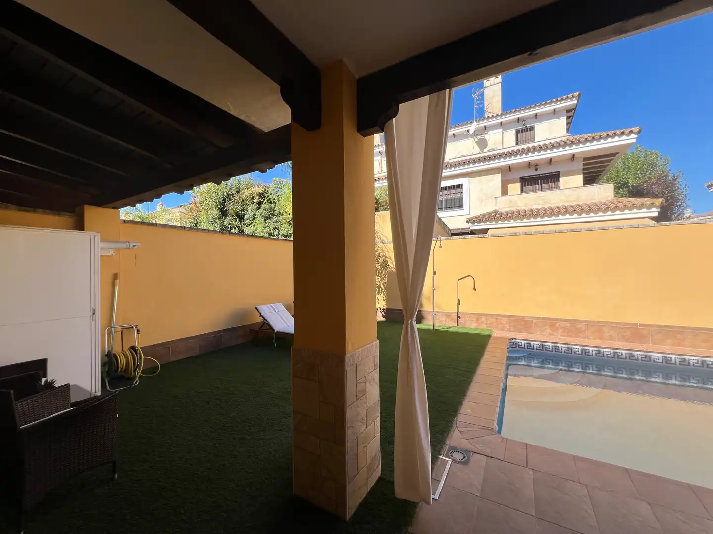 Jardí de Casa adosada en venda en Espartinas amb Aire condicionat, Calefacció i Jardí privat