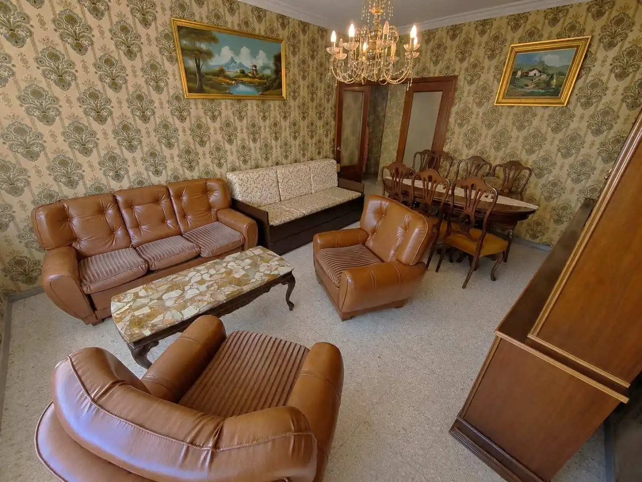Sala d'estar de Pis en venda en Ourense Capital  amb Parquet, Traster i Moblat