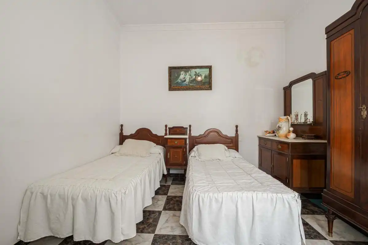 Dormitori de Casa adosada en venda en Pilas amb Calefacció, Terrassa i Balcó