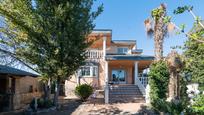 Vista exterior de Casa o xalet en venda en Valdetorres de Jarama amb Jardí privat, Terrassa i Piscina