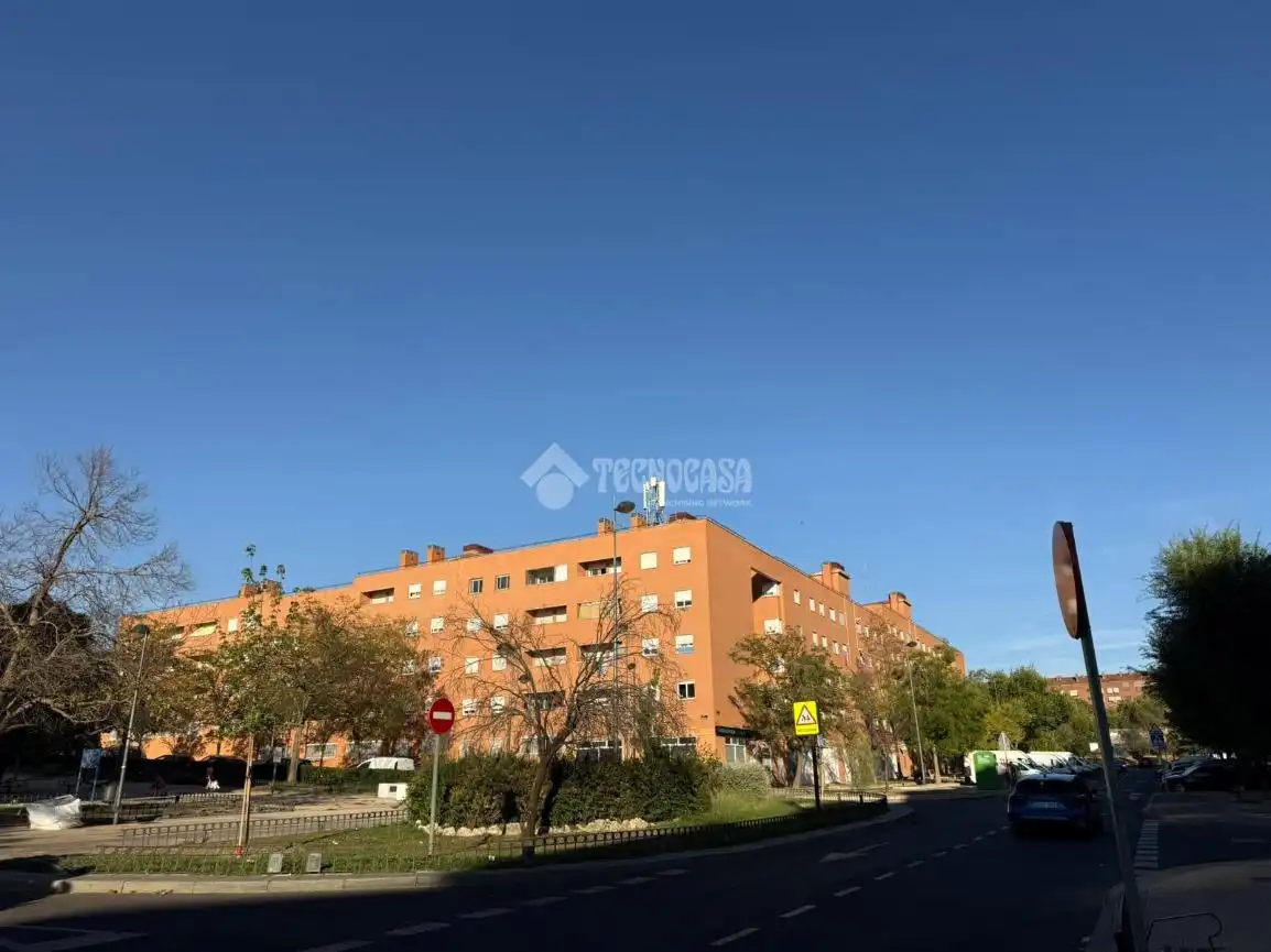 Local commercial à vendre à Parque Oeste - Fuente Cisneros, imagen 2