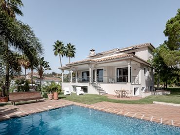 Xalet amb piscina en venda a Nueva Andalucía