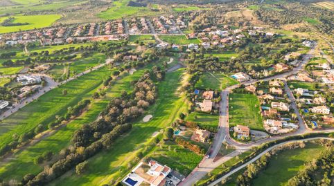 Esta parcela de 2.929 m en el Golf de Peralada le ofrece la oportunidad de construir su futura casa en un entorno de prestigio. Ro, Bild 3