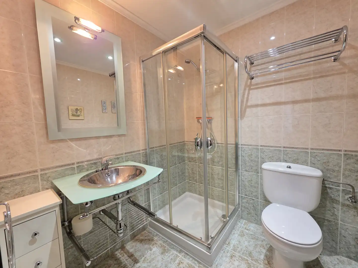 Badezimmer von Wohnung zur Miete in Sur