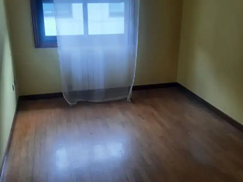 Dormitori de Pis en venda en Tomiño amb Parquet, Traster i Moblat
