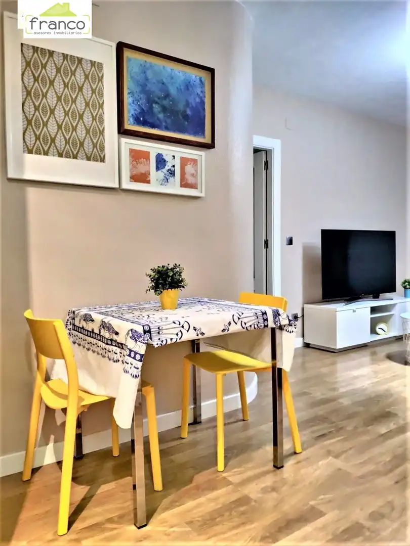 Menjador de Apartament de lloguer en  Murcia Capital amb Aire condicionat, Calefacció i Moblat