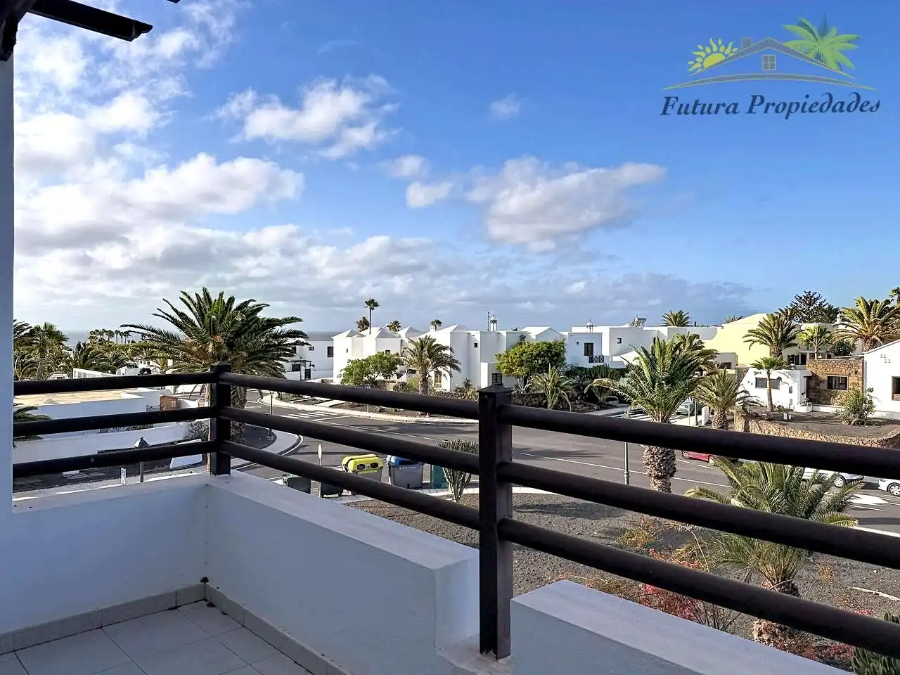 Vista exterior de Piso en venta en Teguise con Terraza y Piscina comunitaria