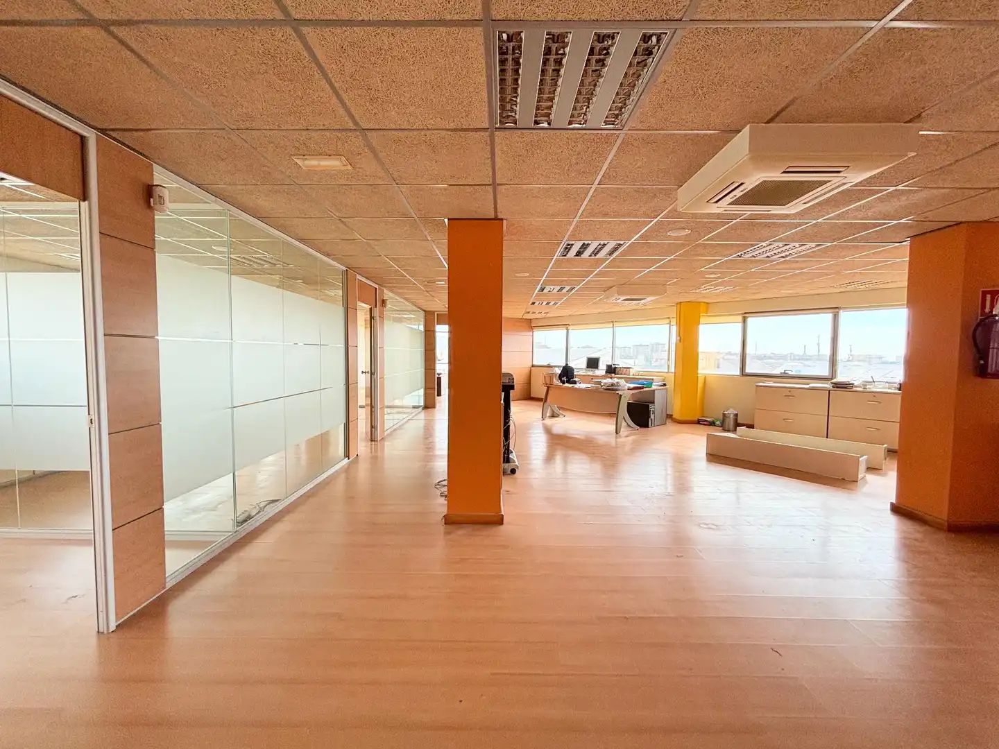 Office for sale in Alicante / Alacant  with Air Conditioner and Furnished