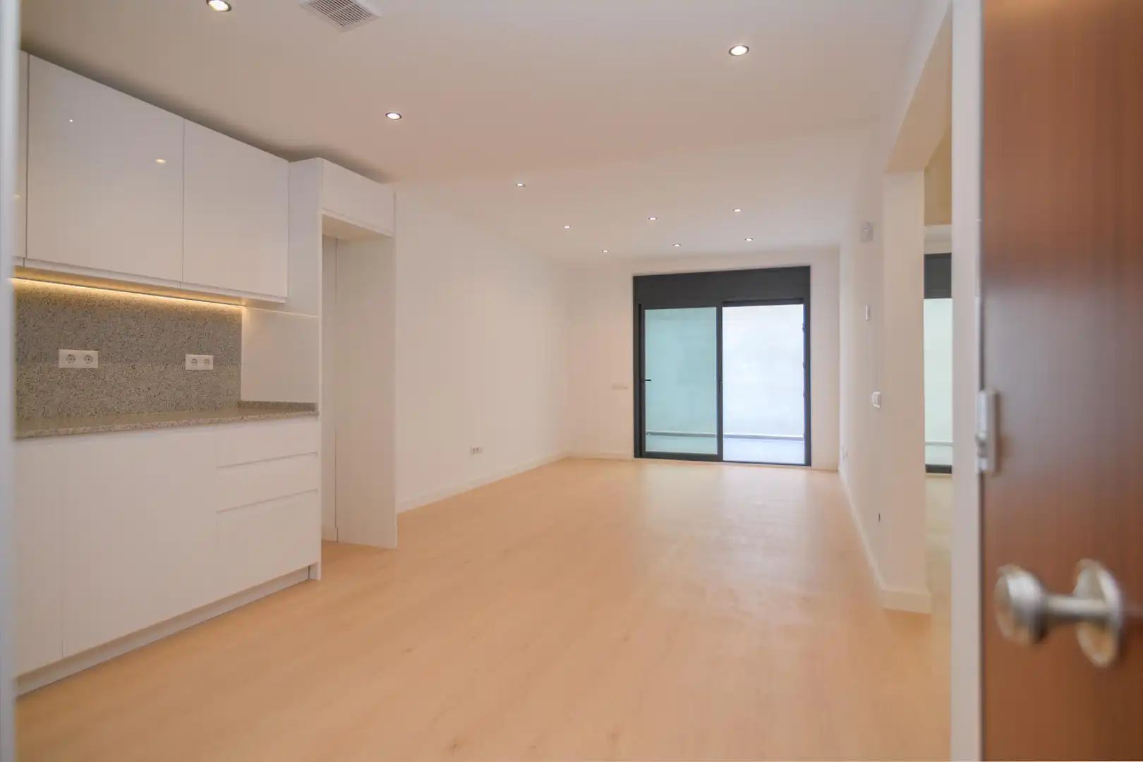 Flat with lift for sale in Carrer Victòria 95, imagen 3