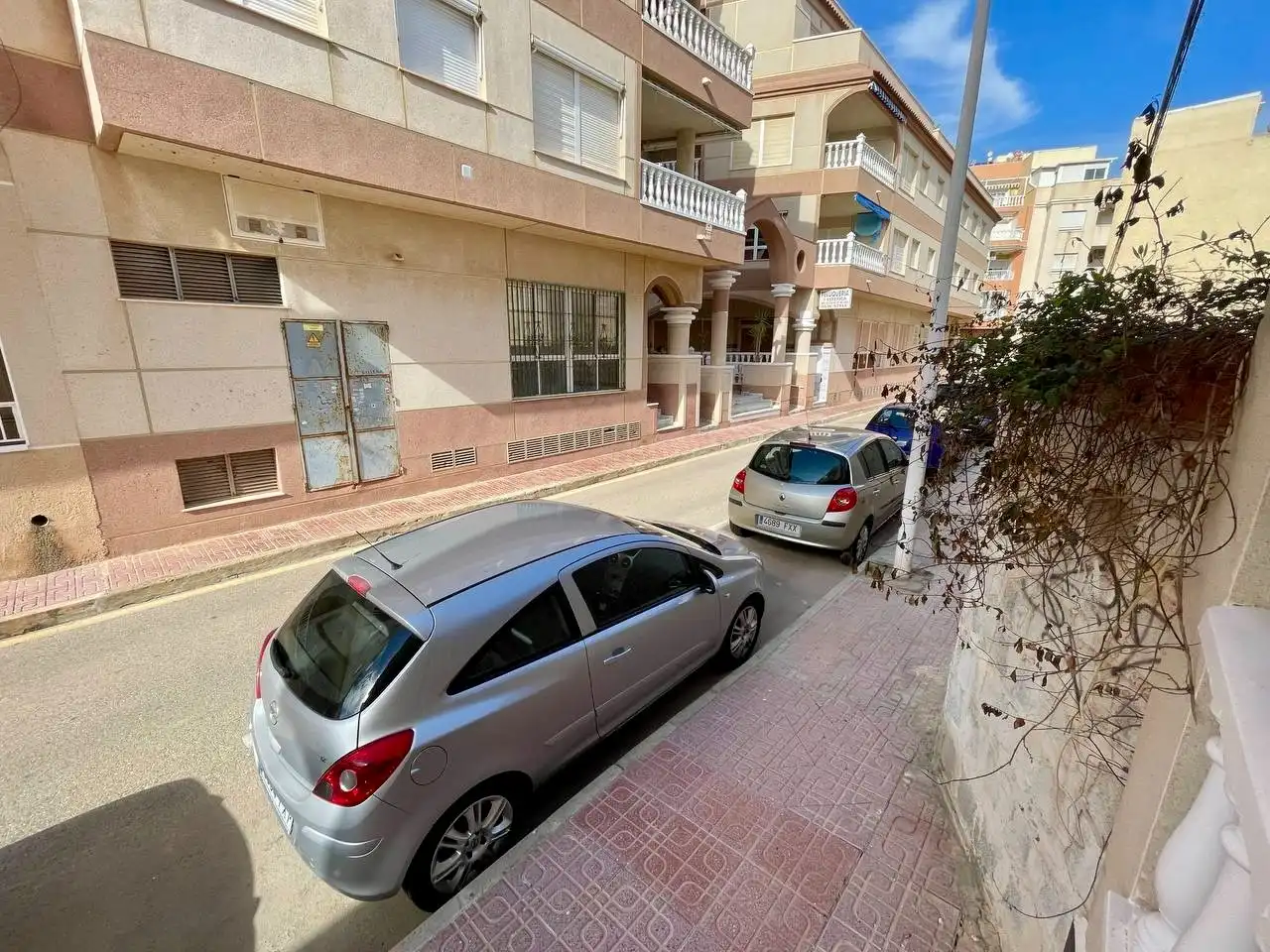 Vista exterior de Planta baixa en venda en Torrevieja amb Aire condicionat i Terrassa