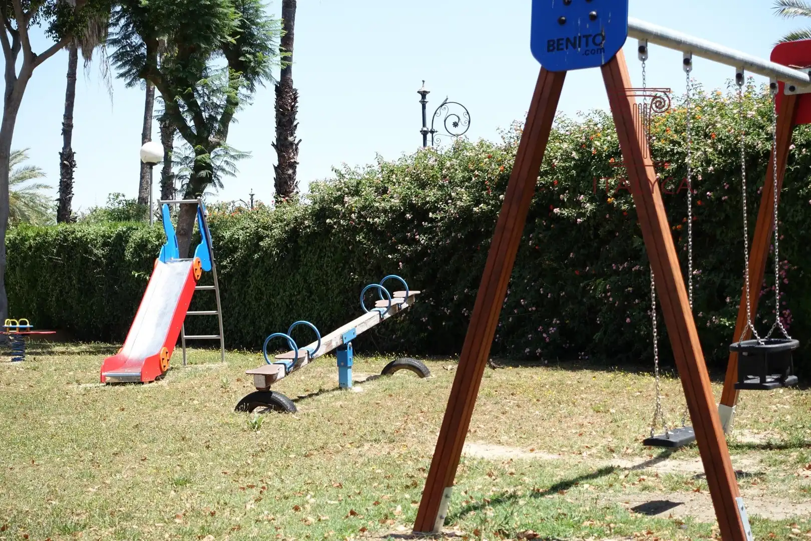 Garten von Einfamilien-Reihenhaus zum Verkauf in San Juan de Aznalfarache mit Klimaanlage, Heizung und Privatgarten