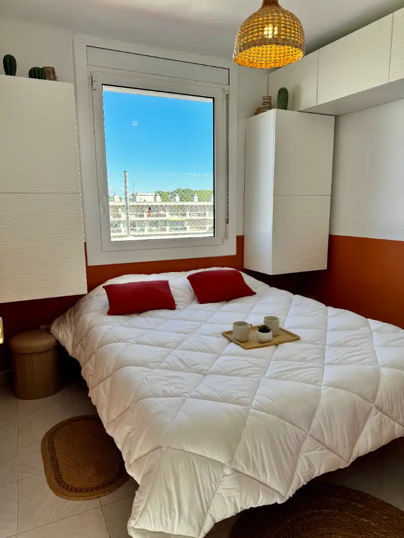 Habitación de Apartamento de alquiler en Salou con Aire acondicionado, Terraza y Amueblado