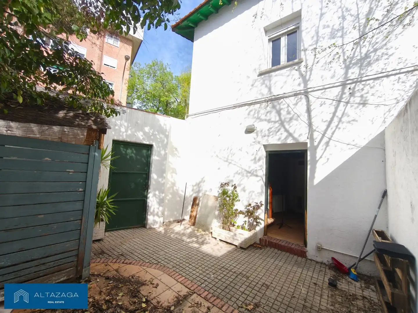 Exterior view of Duplex for sale in  Madrid Capital