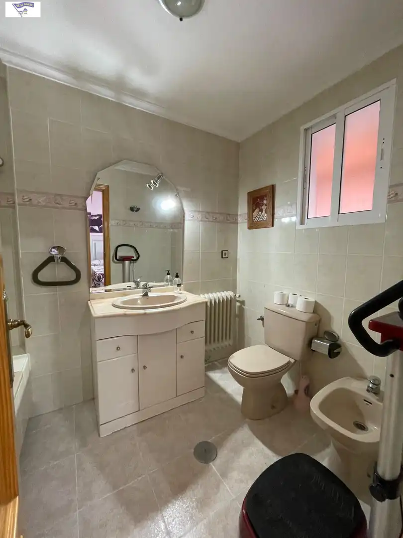 Baño de Piso en venta en Albacete con Calefacción, Trastero y Balcón