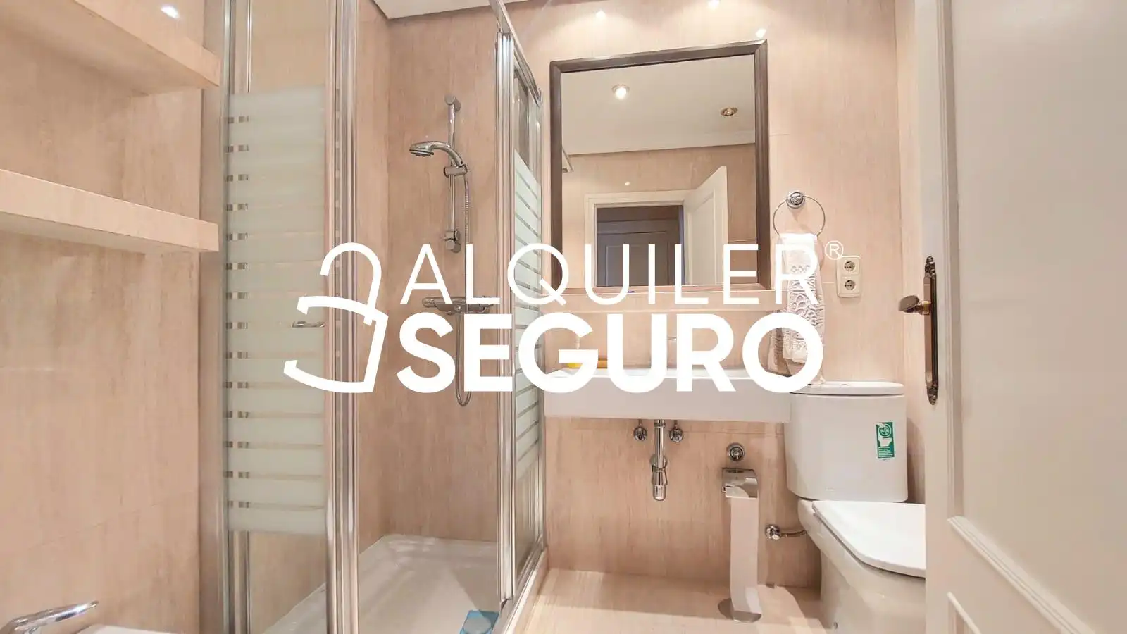 Bany de Pis de lloguer en Madrid amb Aire condicionat i Calefacció