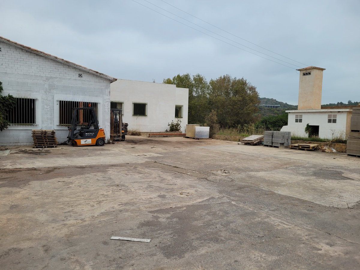 Nave industrial en venta en Oliva, Ribesalbes