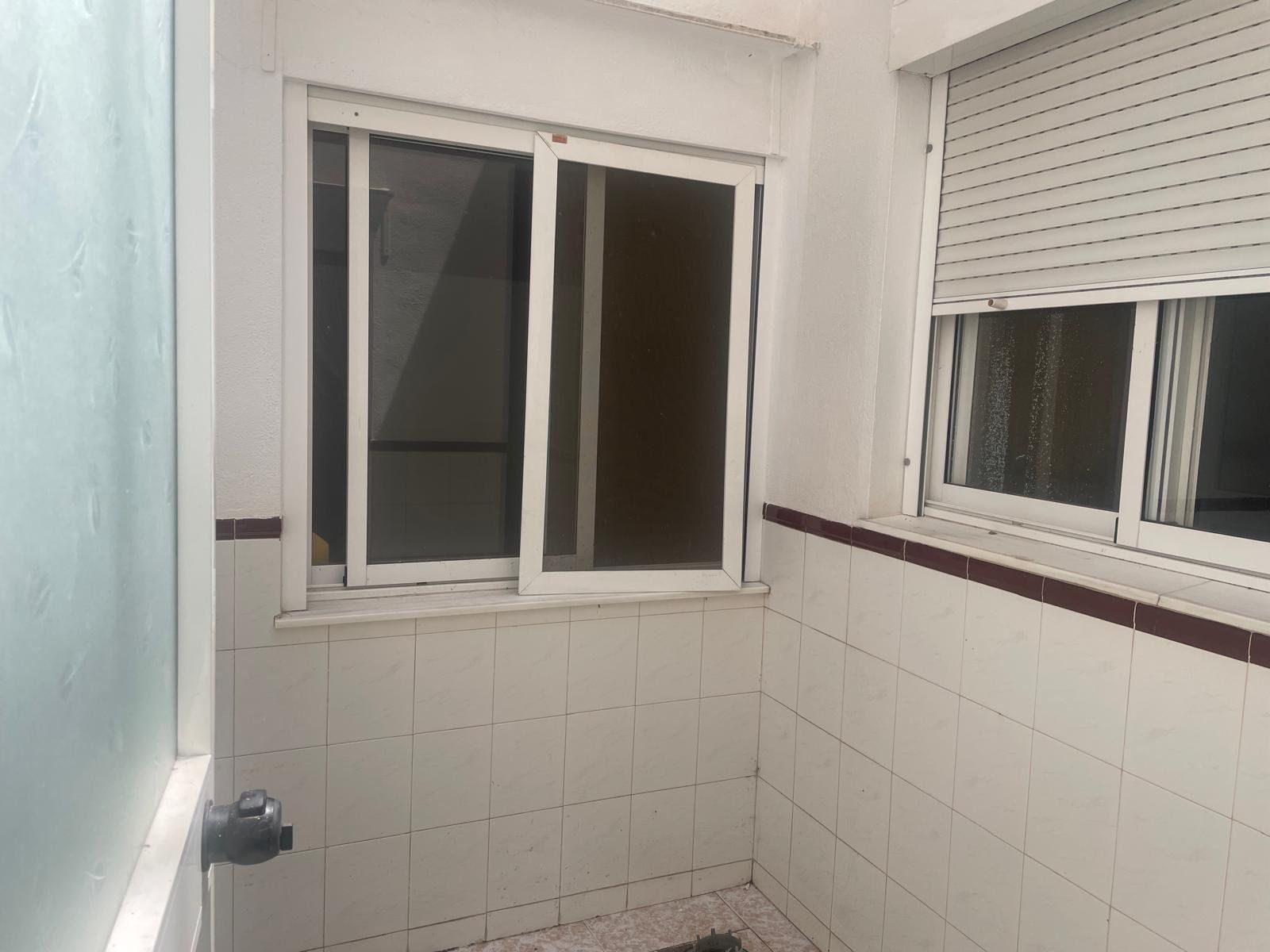 Bany de Pis de lloguer en Tavernes de la Valldigna amb Traster i Alarma
