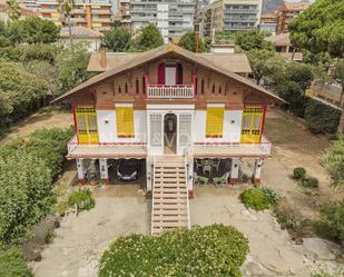 Vista exterior de Casa o xalet en venda en Vilassar de Mar amb Terrassa i Piscina