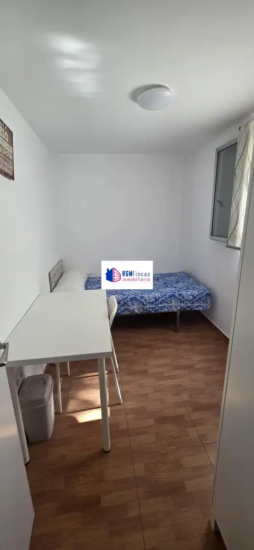 Habitación de Piso de alquiler en Sevilla con Aire acondicionado y Amueblado