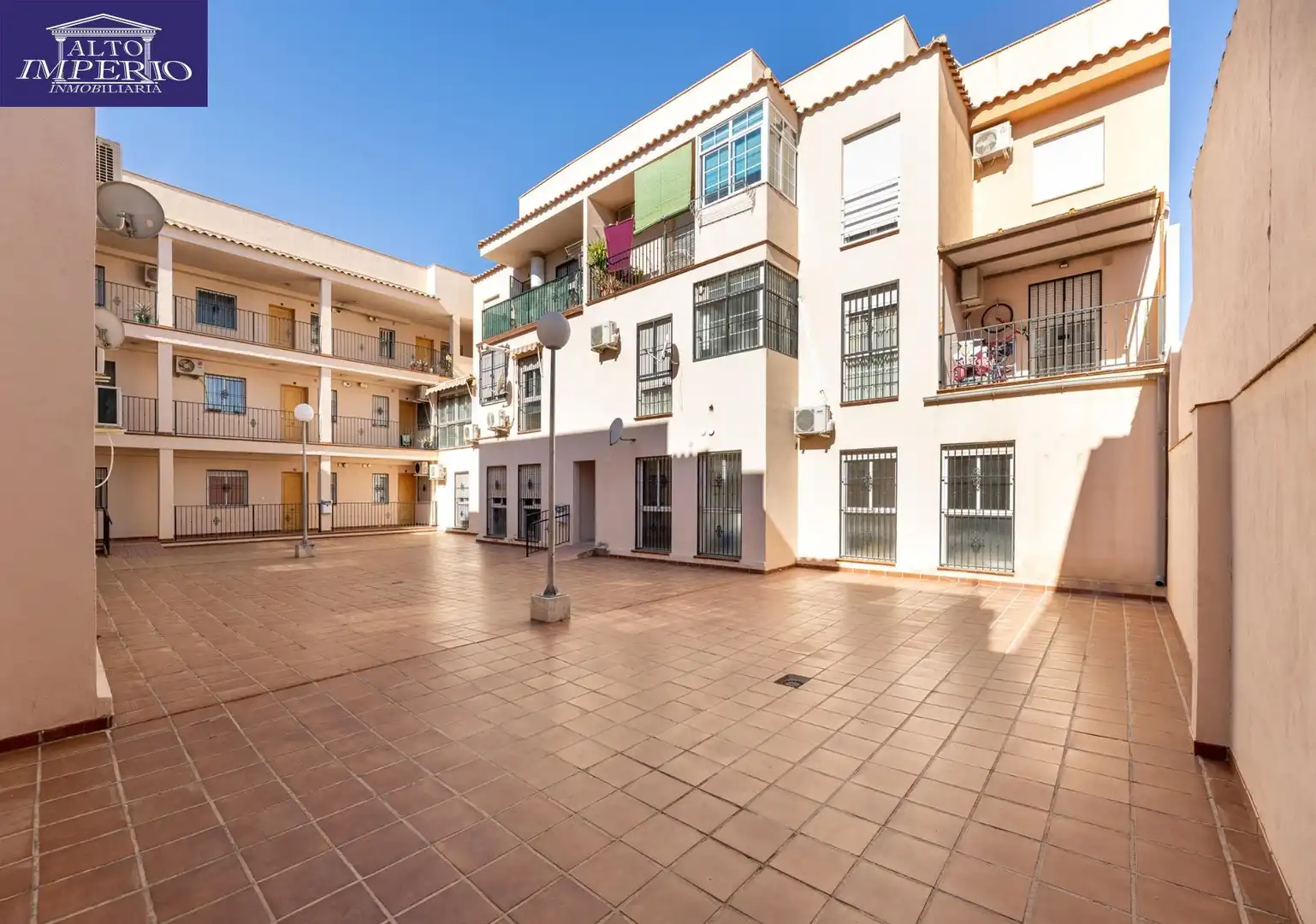 Vista exterior de Piso en venta en Churriana de la Vega