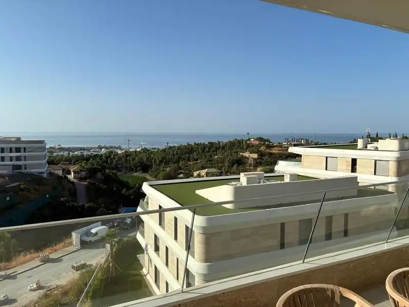 Terrassa de Apartament de lloguer en Estepona amb Aire condicionat, Terrassa i Piscina