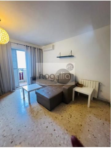 Sala d'estar de Pis de lloguer en  Sevilla Capital amb Aire condicionat, Moblat i Balcó