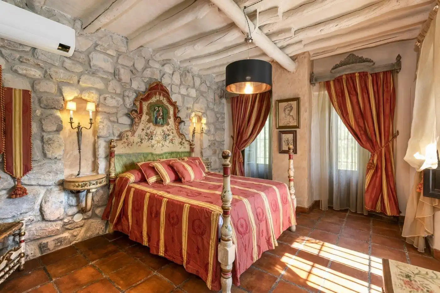 Dormitori de Casa o xalet en venda en Montefrío amb Aire condicionat, Calefacció i Jardí privat