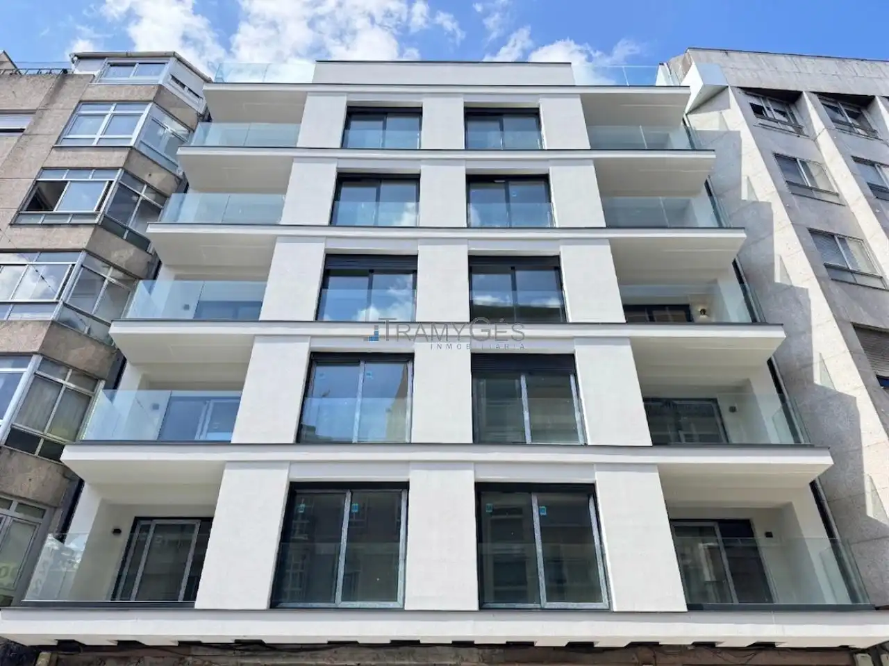 Vista exterior de Piso en venta en Vigo  con Calefacción y Terraza