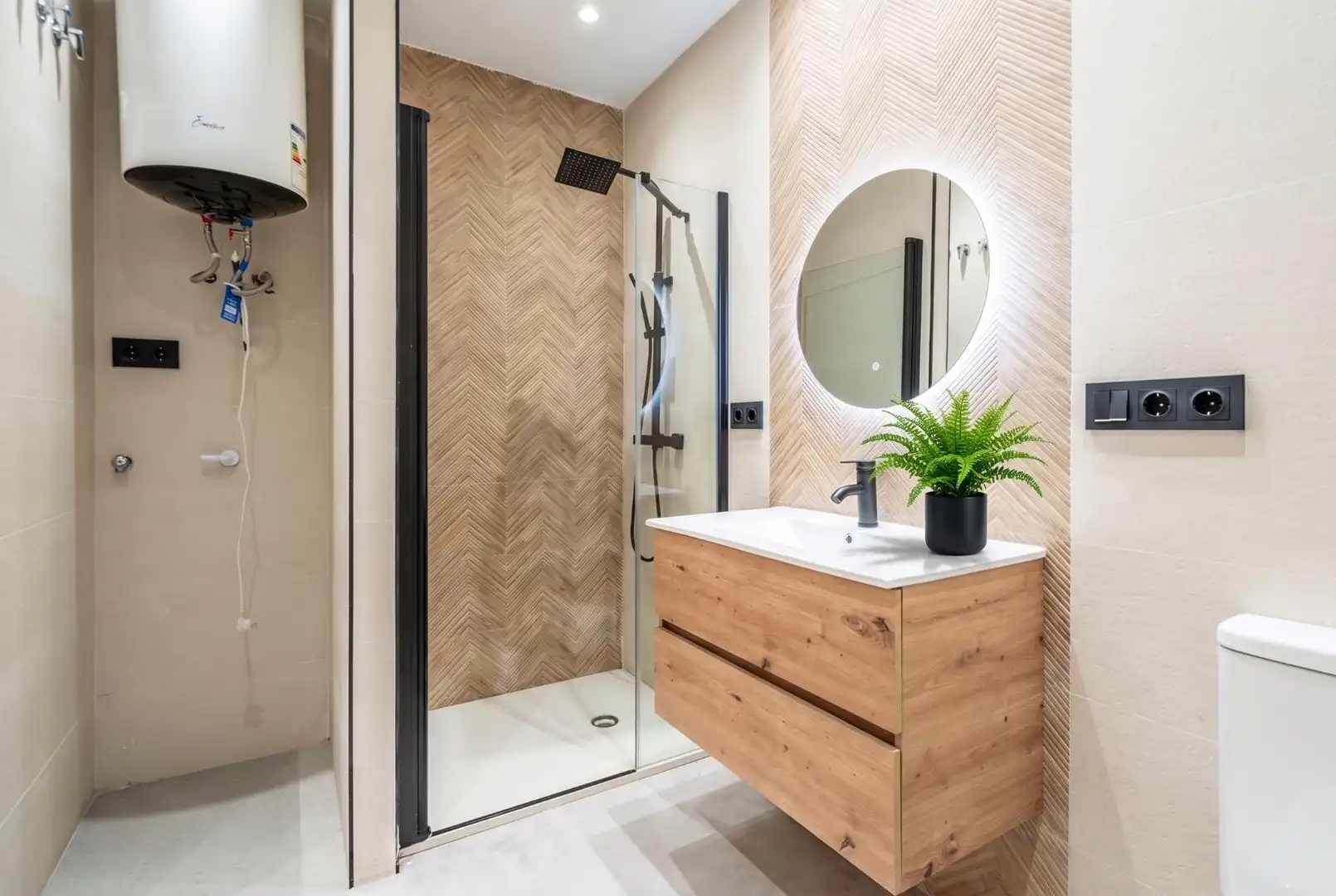 Baño de Piso en venta en Granada con Aire acondicionado, Calefacción y Parquet