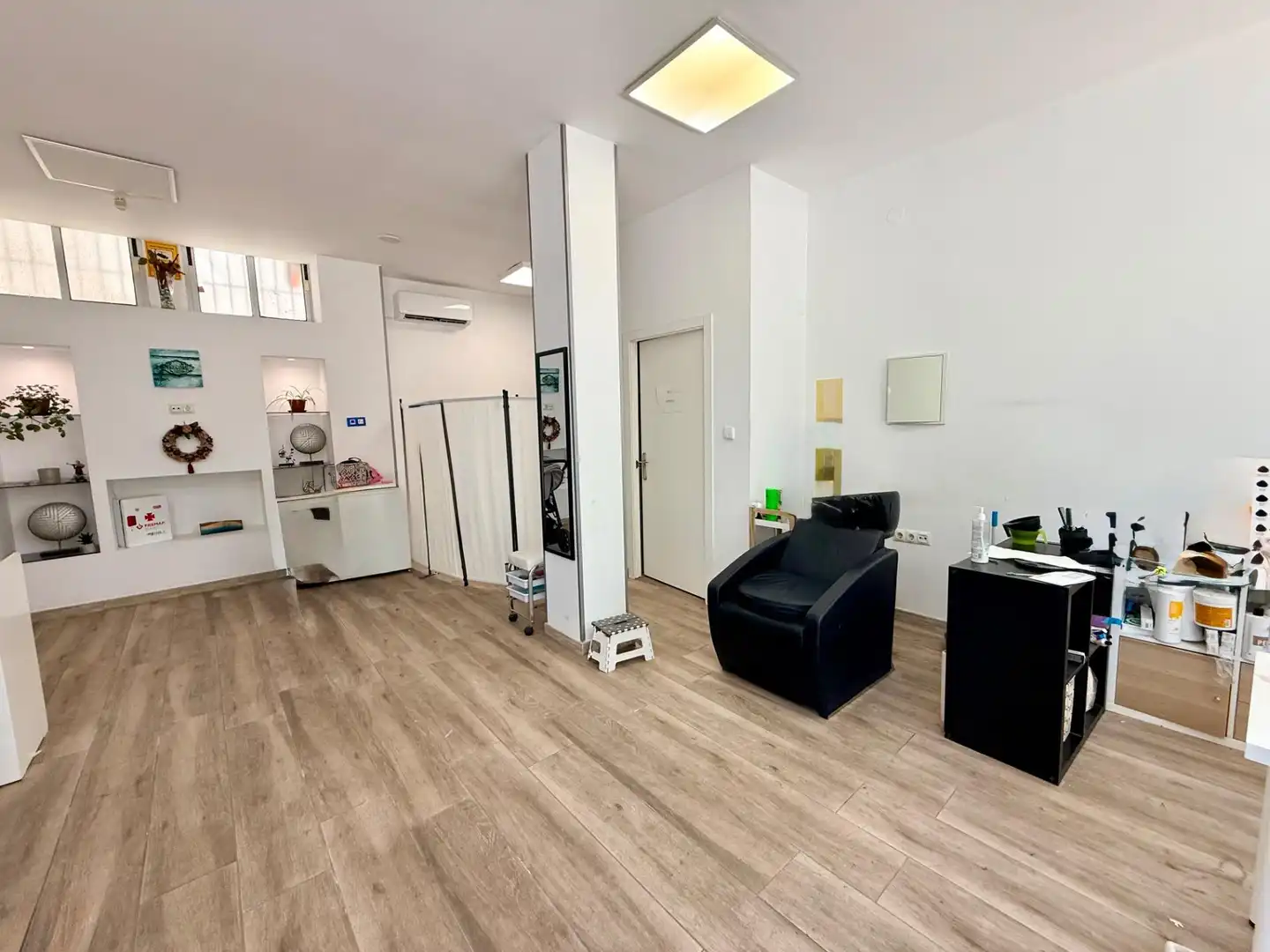 Commercial properties for sale in Sevilla  with Air Conditioner