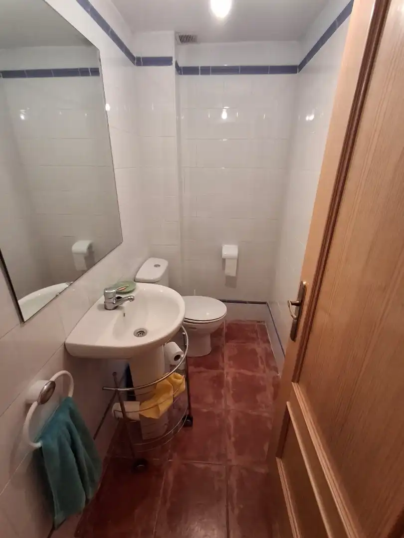 Bany de Casa adosada en venda en Torrecilla En Cameros amb Calefacció, Parquet i Terrassa