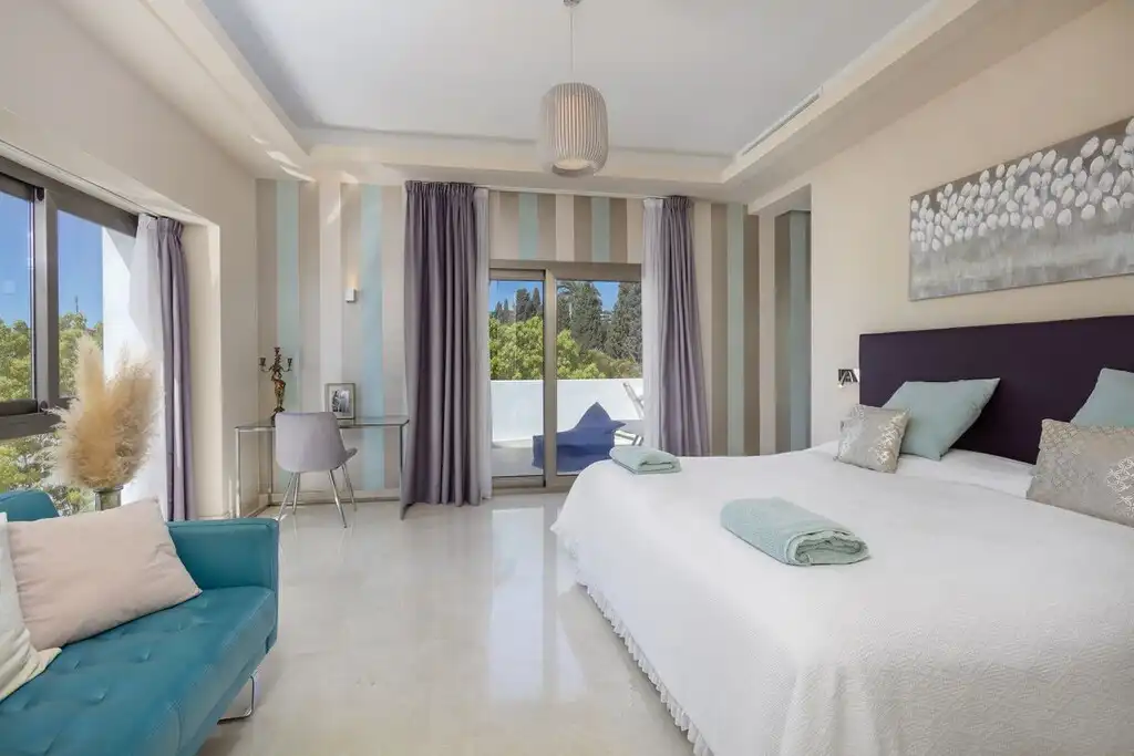 Detached house with pool for sale in Estepona Pueblo, imagen 4